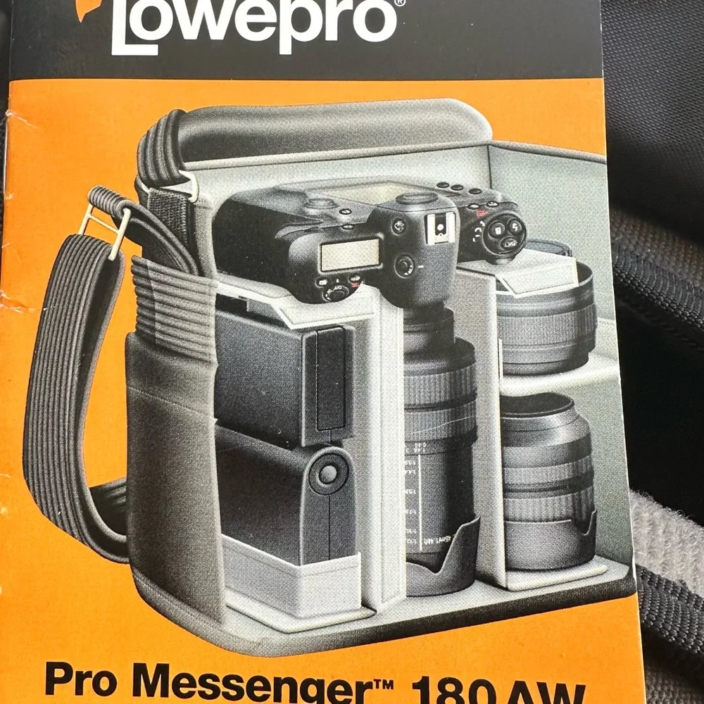 NWT - Lowepro PRO Messenger camera bag